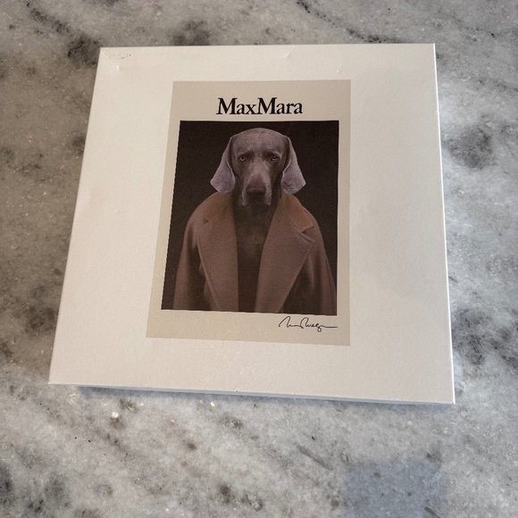 MaxMara “Dog in Coat” Gift Box–2024 William Wegman Collaboration – Collectible - Picture 1 of 3